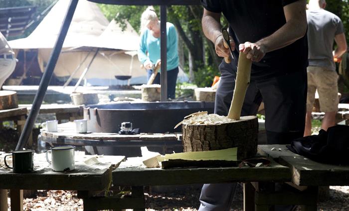 Bushcraft around the firepit (photo:Sarah Falugo)